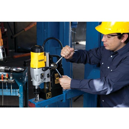 DEWALT ელექტრომაგნიტური ვერტიკალური ბურღი 1200W-DWE1622K-QS