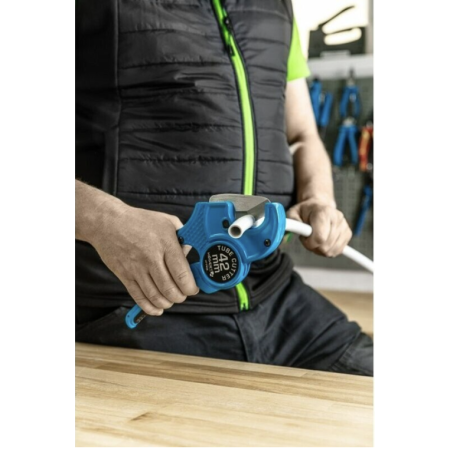 პლასტმასის მილების საჭრელი HOGERT HT1P606 (42 MM)